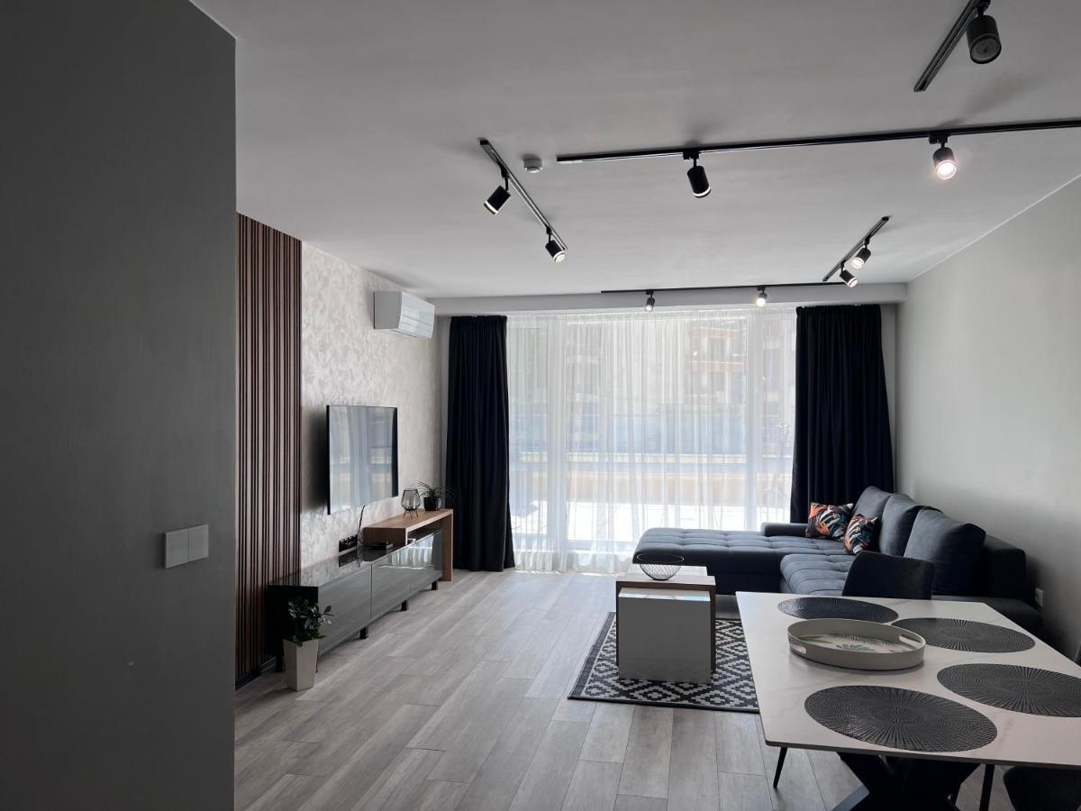 A-Brilliant, New! Spacious & Modern Apartment In Varna Whit Garage Екстер'єр фото
